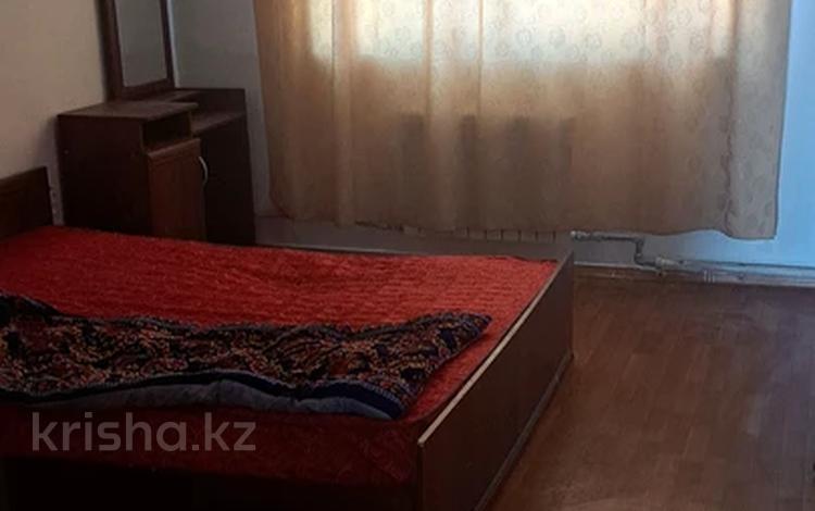 3-комнатная квартира · 70 м² · 9/9 этаж, мкр Аксай-3Б 32 за 200 000 ₸ в Алматы, Ауэзовский р-н — фото 2
