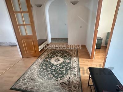 4-комнатная квартира, 90 м², 4/5 этаж помесячно, мкр Центральный, Сырым датова 15 за 350 000 〒 в Атырау, мкр Центральный