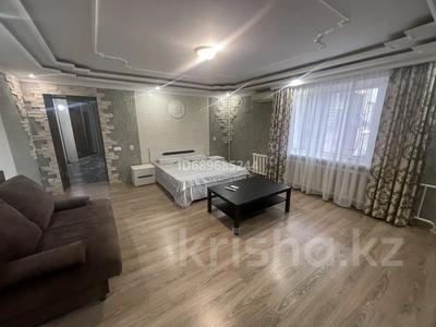 1-комнатная квартира · 50 м² · 1/10 этаж, Интернациональная — Сатпаева, Интернациональная, Жастар, Континент, Вокзал, Колхозный, Центр за 16 000 ₸ в Петропавловске