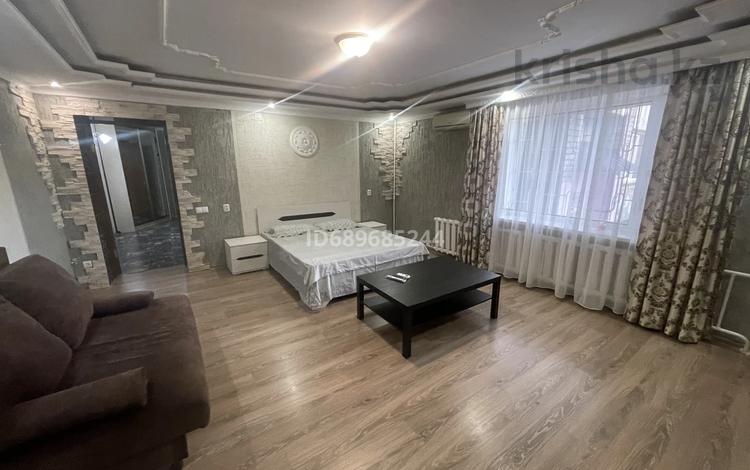 1-комнатная квартира · 50 м² · 1/10 этаж, Интернациональная — Сатпаева, Интернациональная, Жастар, Континент, Вокзал, Колхозный, Центр за 16 000 ₸ в Петропавловске — фото 11