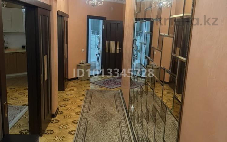 2-комнатная квартира · 83 м² · 8/16 этаж, Жарокова 137 за 400 000 ₸ в Алматы, Бостандыкский р-н — фото 2