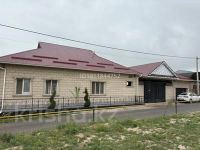 Отдельный дом · 6 комнат · 195 м² · 195 сот., ул. Дирмен 32 за 42 млн ₸ в Карасу