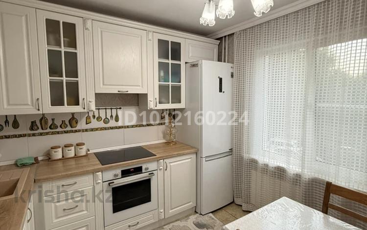 3-комнатная квартира · 82 м² · 2/5 этаж, Оралхан Бокея 31/2 — Утепова за 47 млн ₸ в Усть-Каменогорске, Ульбинский — фото 2