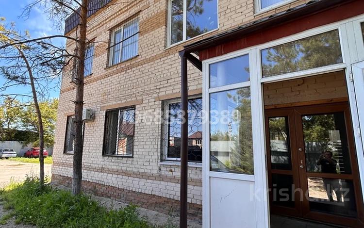 Свободное назначение, офисы, магазины и бутики, кабинеты и рабочие места · 412 м² за 750 000 〒 в Усть-Каменогорске — фото 25