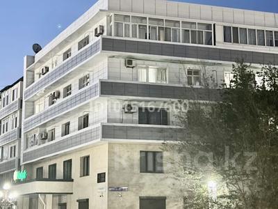 4-бөлмелі пәтер · 135 м² · 5/5 қабат, Әйтеке би 27 — Площодь маңында, бағасы: 17.3 млн ₸ в 