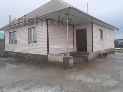 Продажа домов и дачи в Абай обл.: Отдельный дом · 3 комнаты · 90 м² · 5 сот., Жас алаш — Аэропортовская за 26 млн 〒 Отдельный дом · 3 комнаты · 90 м² · 5 сот., Жас алаш — Аэропортовская за 26 млн 〒 в Семее