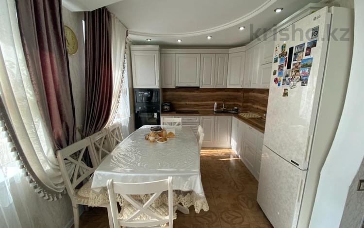 4-комнатная квартира, 79.1 м², 6/9 этаж, Назарбаева 172 за 36 млн 〒 в Павлодарской обл. — фото 6