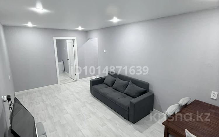 2-бөлмелі пәтер · 45 м² · 2/5 қабат, 28-шағынаудан 25, бағасы: 250 000 ₸ в Караганде, Казыбек би р-н — фото 2