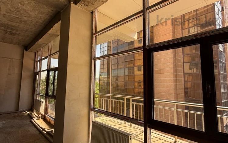 3-бөлмелі пәтер · 167.2 м² · 3/7 қабат, Жамакаева, бағасы: 120 млн ₸ в Алматы, Медеуский р-н — фото 2