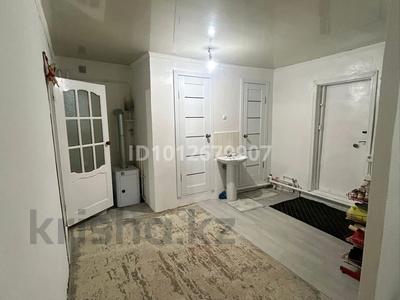 Отдельный дом · 3 комнаты · 120 м² · 12 сот., Авиатор-5 — Синойл, С. Жиенбаева 131в за 20 млн ₸ в Актобе, мкр Авиатор