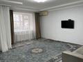 2-комнатная квартира, 72 м², 1/6 этаж посуточно, Молдагуловой за 11 000 〒 в Уральске — фото 3