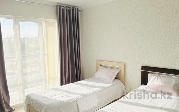 3-бөлмелі пәтер · 80 м² · 2/12 қабат, 11 улица 37/5 — Жаңа қала новый городта квартира по суточна беріледі таза барлық жағдайымен 11 көшеде обл акимат Тенисный центр НИШ мектеп барлығына жақын маңда орналасқан, бағасы: 14 900 ₸ в Туркестане — фото 2