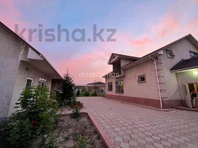 Жеке үй · 5 бөлме · 215.7 м² · 12 сот., Орталық көше 3, бағасы: 50 млн 〒 в Узынагаш