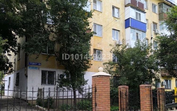 2-бөлмелі пәтер · 40 м² · 5/5 қабат, Ескі қала, Алтынсарина 15а, бағасы: 15 млн ₸ в Актобе, Старый город — фото 3