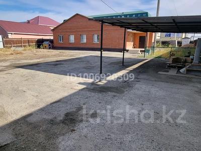 Отдельный дом · 6 комнат · 240 м², мкр. Алмагуль, Амандосова 50 — Майлин за 250 000 〒 в Атырау