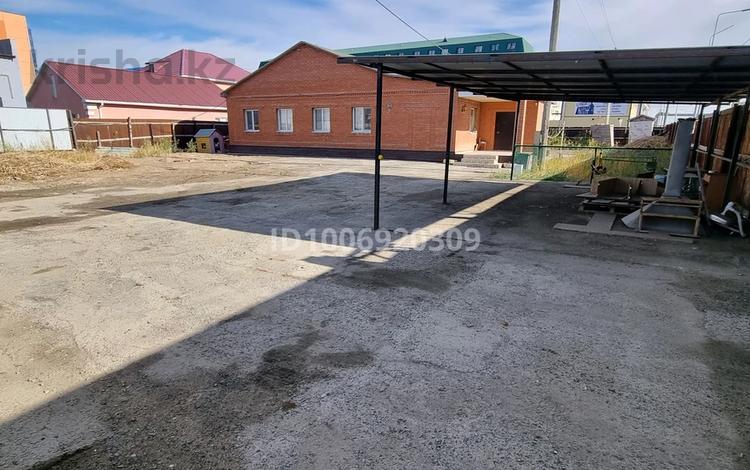 Отдельный дом · 6 комнат · 240 м², мкр. Алмагуль, Амандосова 50 — Майлин за 250 000 〒 в Атырау — фото 2