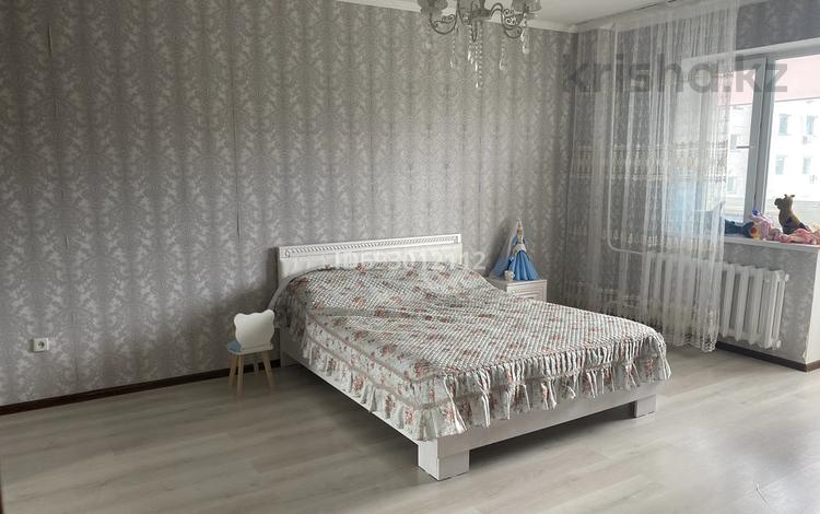 3-комнатная квартира, 100 м², 3/9 этаж, Ткачева 5 за 47 млн 〒 в Павлодаре — фото 2