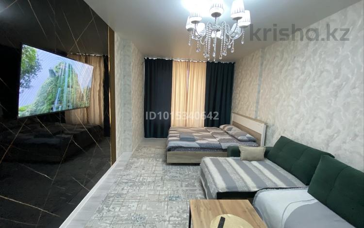 1-комнатная квартира · 65 м² · 9/12 этаж, Сафуан Шаймерденова 4/3 — Нурлы Жол Вокзал, Нажмиденова-Калдаякова за 15 000 ₸ в Астане, Сарайшык р-н — фото 2