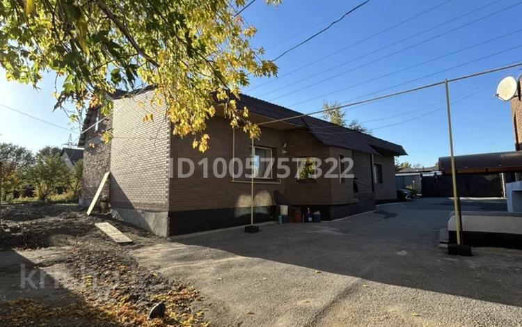 Отдельный дом · 9 комнат · 342 м² · 9 сот., мкр Михайловка , Бадина 141 за 76 млн 〒 в Караганде, Казыбек би р-н — фото 2