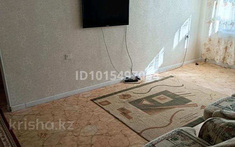 3-комнатная квартира · 58 м² · 4/4 этаж, мкр №7 22 за 300 000 ₸ в Алматы, Ауэзовский р-н — фото 2