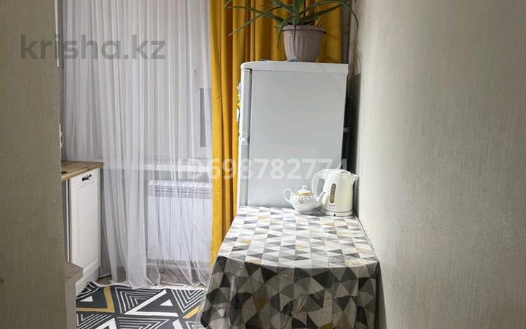 2-комнатная квартира · 48 м² · 1/5 этаж, Пришахтинск, Пришахтинск, 23й микрорайон 19 — Детский сад, школа, поликлиника, остановка за 12.5 млн ₸ в Караганде, Алихана Бокейханова р-н — фото 2