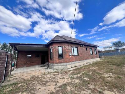Отдельный дом · 4 комнаты · 135 м² · 10 сот., Алмат-Самырат 38/67 за 55 млн ₸ в Актобе, жилой массив Заречный-2