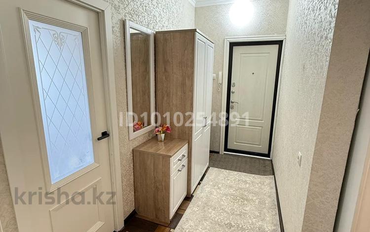 2-комнатная квартира · 63.9 м² · 7/9 этаж, мкр Жетысу-1 28 за 300 000 ₸ в Алматы, Ауэзовский р-н — фото 2