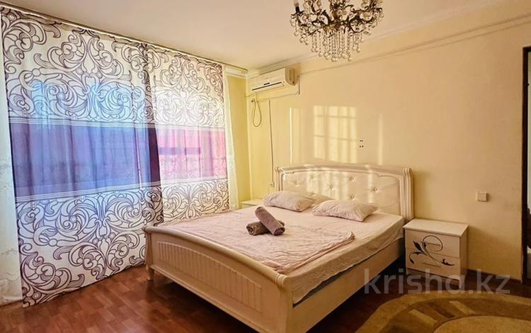1-комнатная квартира · 100 м² · 4/5 этаж, мкр Центральный, Сырым Датова 12 за 2 000 ₸ в Атырау — фото 2