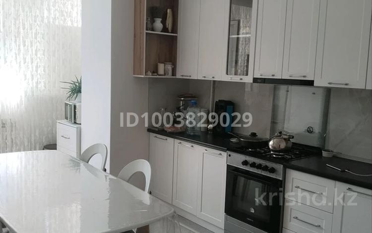 2-бөлмелі пәтер · 73 м² · 1/5 қабат, мкр. Алтын орда 48б — Мустафа шокая пересечение Маннилик ел, бағасы: 33 млн ₸ в Актобе — фото 2