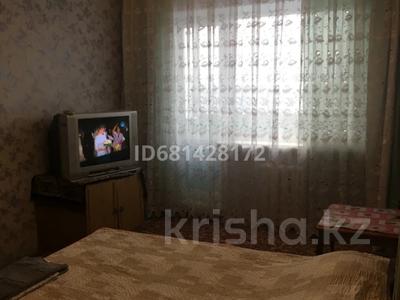 1-комнатная квартира, 38 м², 9 этаж по часам, Академика Чокина 36 за 500 〒 в Павлодаре