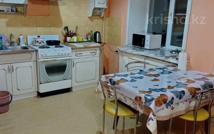 2-бөлмелі пәтер · 55 м² · 2/4 қабат, Назарбаева 55, бағасы: 12 000 ₸ в Усть-Каменогорске, Ульбинский — фото 2