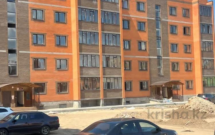 2-комнатная квартира · 87.9 м², мкр. Алтын орда, Тауелсиздик 228/3 — За гриль баром гараж за ~ 21.1 млн 〒 в Актобе, мкр. Алтын орда — фото 2