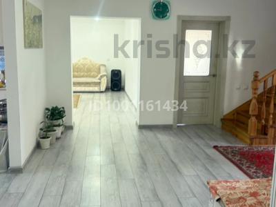 Отдельный дом · 5 комнат · 209 м² · 10 сот., Жанак акын 35 Б — Больницы за 45 млн 〒 в Каркаралинске