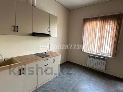 Аренда домов или дач в Алматинской обл.: Отдельный дом · 2 комнаты · 130 м² · помесячно, Суюнбая 16а — От Алтын Орды 10 минут за 200 000 〒 Отдельный дом · 2 комнаты · 130 м² · помесячно, Суюнбая 16а — От Алтын Орды 10 минут за 200 000 〒 в