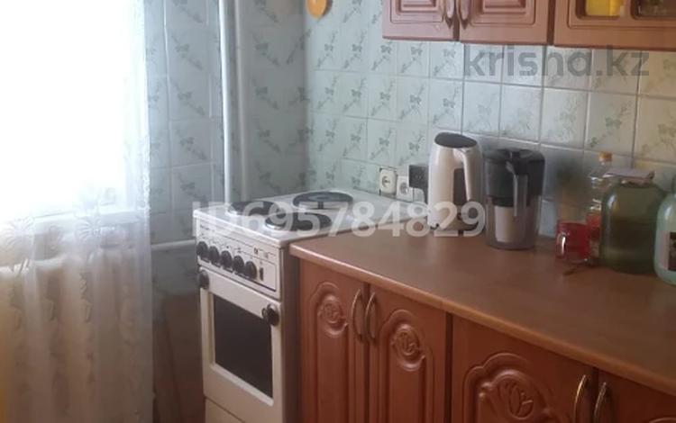 3-бөлмелі пәтер · 64 м² · 8/9 қабат, Гүлдер 2 ш/а., мкр. Гульдер-1 7, бағасы: 25 млн ₸ в Караганде, Казыбек би р-н — фото 2