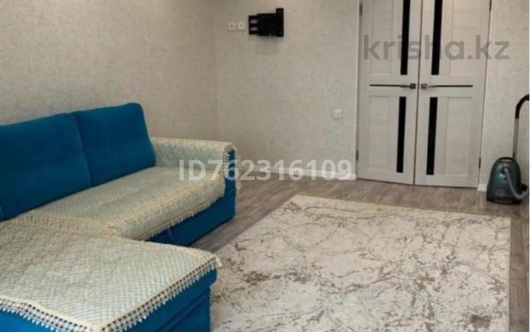 2-комнатная квартира · 54 м² · 9/9 этаж, мкр 8 — Рынок Алтай, 17,39 школа за 20 млн ₸ в Актобе — фото 2