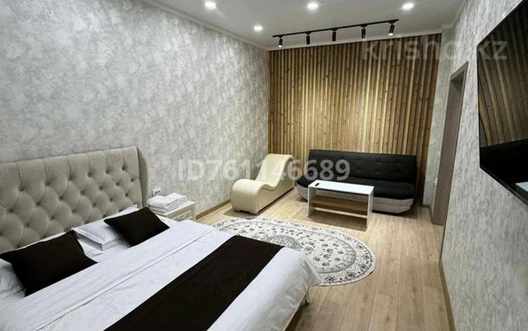 1-бөлмелі пәтер · 50 м² · 3/9 қабат, Желтоксан — Риксос, бағасы: 15 000 ₸ в Шымкенте, Туран р-н — фото 2