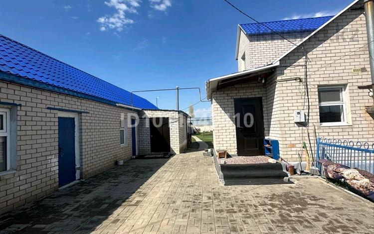 Отдельный дом · 6 комнат · 160 м² · 13 сот., мкр Жастар 2, Нурлы 17 — Баян батр за 39 млн ₸ в Актобе, жилой массив Жанаконыс — фото 2
