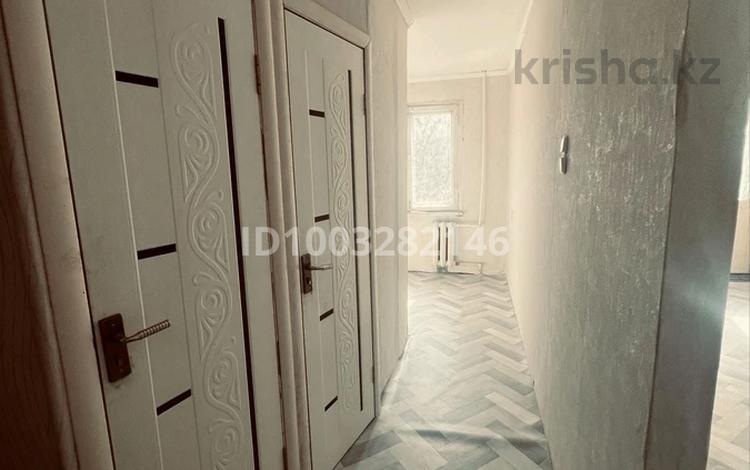 3-комнатная квартира · 47 м² · 2/5 этаж, Майкудук, Майкудук, 15й микрорайон 5 — 61 школа за 13 млн 〒 в Караганде, Алихана Бокейханова р-н — фото 2