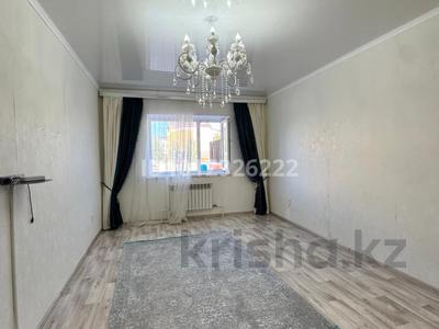 2-бөлмелі пәтер · 62 м² · 1/4 қабат, Нур Актобе 28К — 1 мкр за супермаркетом Дина, бағасы: 150 000 ₸