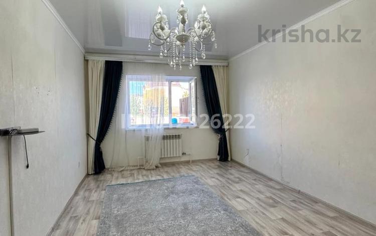 2-бөлмелі пәтер · 62 м² · 1/4 қабат, Нур Актобе 28К — 1 мкр за супермаркетом Дина, бағасы: 150 000 ₸ — фото 2