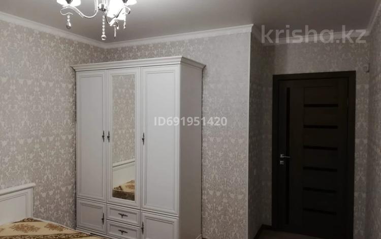 2-комнатная квартира, 59 м², 1/12 этаж, мкр Акбулак, 1-я улица 43