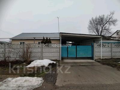 Отдельный дом • 4 комнаты • 80.5 м² • 6 сот., Абая 23 — Параллельно одной из главных улиц Жибек жолы. за 23 млн 〒 в Чапаеве