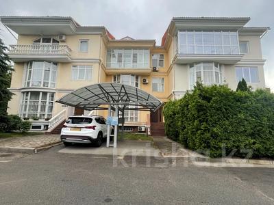 Отдельный дом · 8 комнат · 490 м², Достык 305/2 за 3 млн 〒 в Алматы, Медеуский р-н