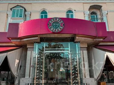 Свободное назначение, офисы, магазины и бутики, склады, общепит, салоны красоты, бани, гостиницы и зоны отдыха, медцентры и аптеки, образование, развлечения · 520 м² за ~ 1.1 млрд ₸ в Алматы, Алмалинский р-н