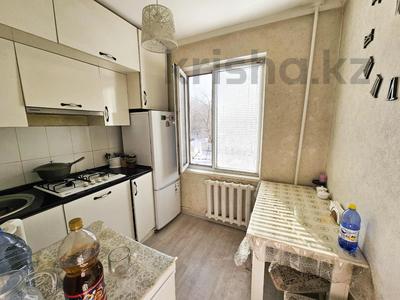 Продажа квартир в Жетысу обл.: 2-комнатная квартира · 44 м² · 2/5 этаж, м-н самал 42 за 15 млн 〒 2-комнатная квартира · 44 м² · 2/5 этаж, м-н самал 42 за 15 млн 〒 в Талдыкоргане, мкр Самал