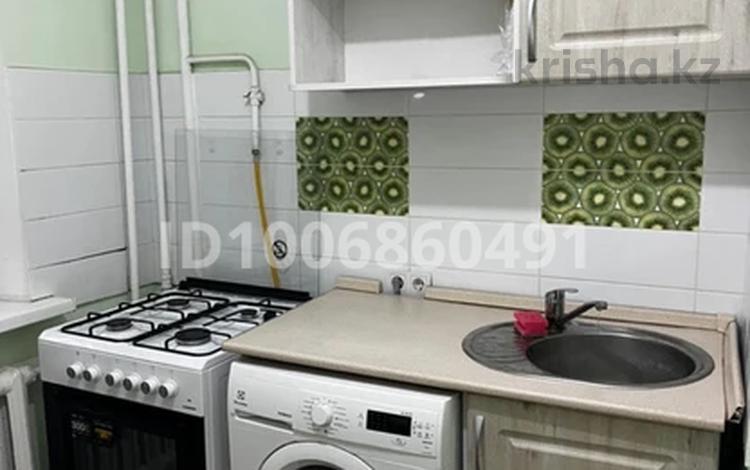 1-бөлмелі пәтер · 40 м² · 2/5 қабат, Ш.Уалиханов 11 — Сдается квартира 5 этажный дом квартира находится на 2 м этаже 1комнатная.Рядом остановка Свелана и главный офис НСОС ходьба 5 мин от набережной Рядом Минимаркет Океан и Супермаркет Идеал, бағасы: 140 000 ₸ в Атырау — фото 2