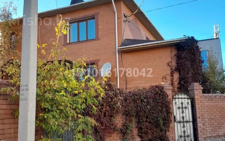 Отдельный дом · 6 комнат · 420 м² · 8 сот., Атамбаева 7 — Рядом с бывшим магазином Планета электроники. за 1.3 млн ₸ в Атырау — фото 2