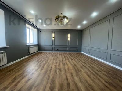 3-комнатная квартира · 106 м² · 6/6 этаж, Тауелсиздик за 35.7 млн 〒 в Актобе