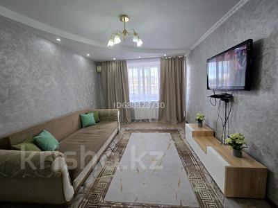 4-комнатная квартира · 85 м² · 2/5 этаж · посуточно, мкр 11 14 за 22 000 〒 в Актобе, мкр 11